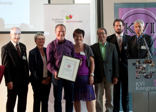 Übergabe KVI-Innovationspreis 2015 an das Projektteam | © KVI Initiative/Patricia C. Lucas Übergabe KVI-Innovationspreis 2015 an das Projektteam | © KVI Initiative/Patricia C. Lucas